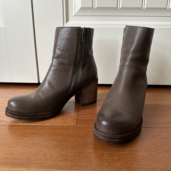 Frye Leather Karen Inside Zip Short Heeled Boot Size 9 - Picture 2 of 7